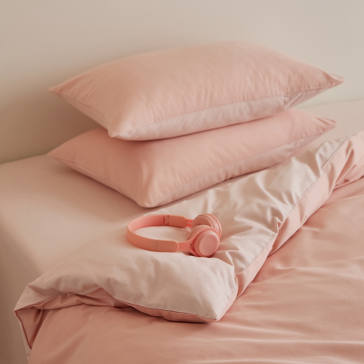 91家纺网 家纺一手货源 找家纺 禾时 2025新款A类全棉纯棉贡缎磨毛双拼色四件套 粉恋