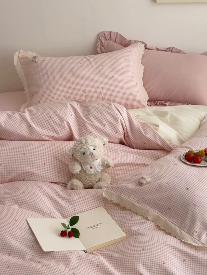 91家纺网 家纺一手货源 找家纺 （总）女子家纺 2025新款全棉韩版少女心格子蕾丝花边四件套（西西庄园）