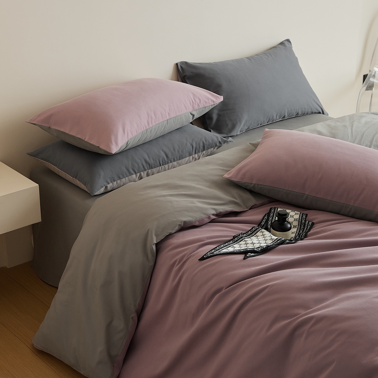 91家纺网 家纺一手货源 找家纺 禾时 2025新款A类全棉纯棉贡缎磨毛双拼色四件套 紫调