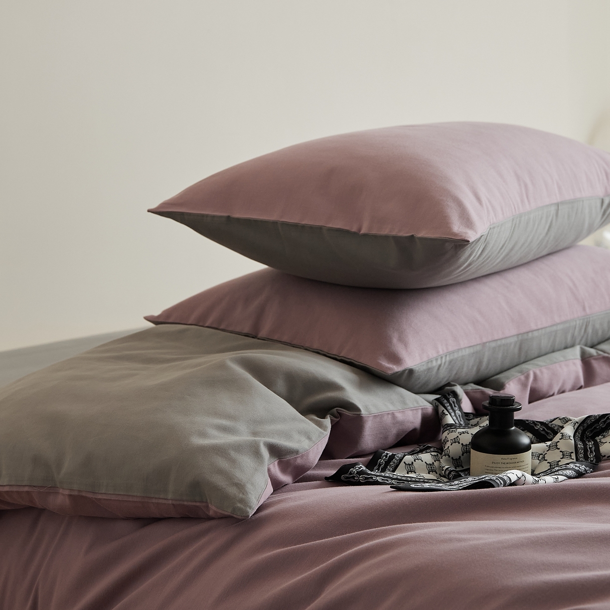 91家纺网 家纺一手货源 找家纺 禾时 2025新款A类全棉纯棉贡缎磨毛双拼色四件套 紫调