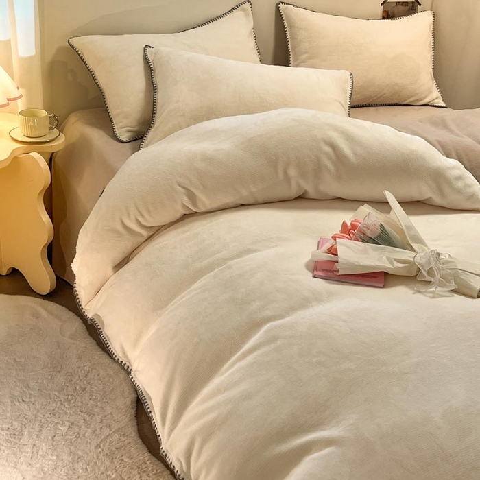 91家纺网 家纺一手货源 找家纺 ab家纺 2025新款贝壳边消光牛奶绒四件套 米白