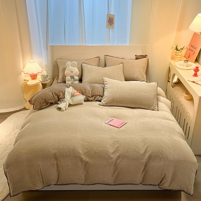 91家纺网 家纺一手货源 找家纺 ab家纺 2025新款贝壳边消光牛奶绒四件套 米灰