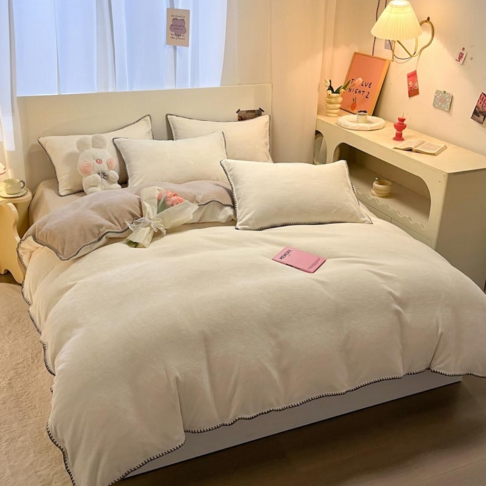 91家纺网 家纺一手货源 找家纺 ab家纺 2025新款贝壳边消光牛奶绒四件套 米白