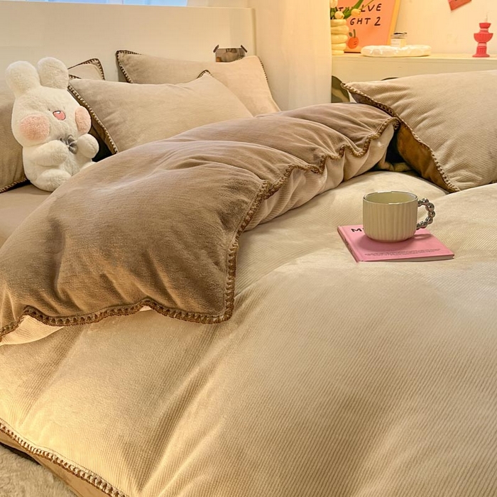 91家纺网 家纺一手货源 找家纺 ab家纺 2025新款贝壳边消光牛奶绒四件套 米灰