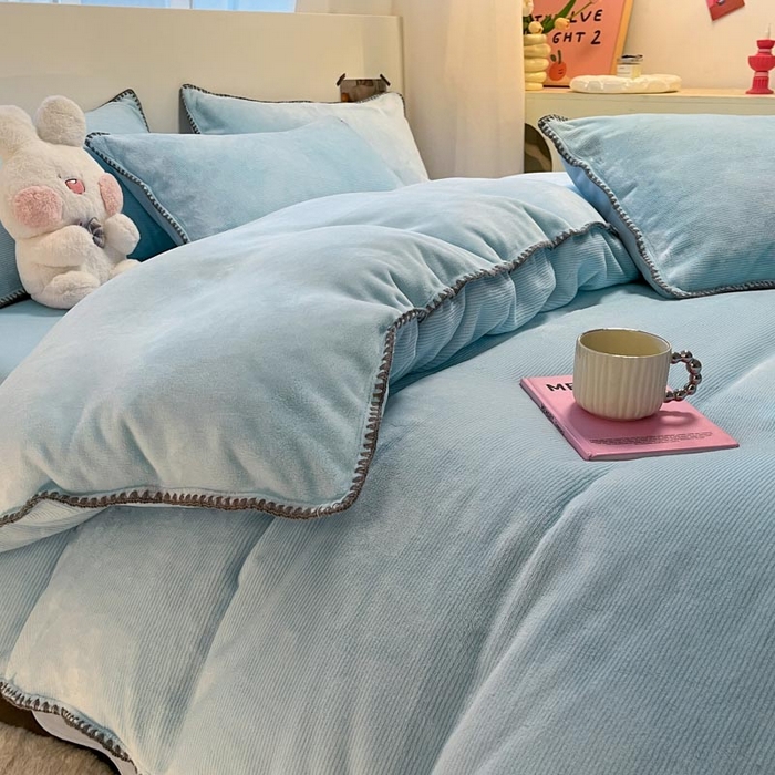 91家纺网 家纺一手货源 找家纺 ab家纺 2025新款贝壳边消光牛奶绒四件套 浅兰