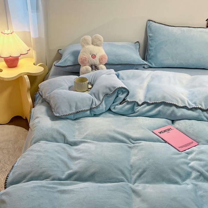 91家纺网 家纺一手货源 找家纺 ab家纺 2025新款贝壳边消光牛奶绒四件套 浅兰