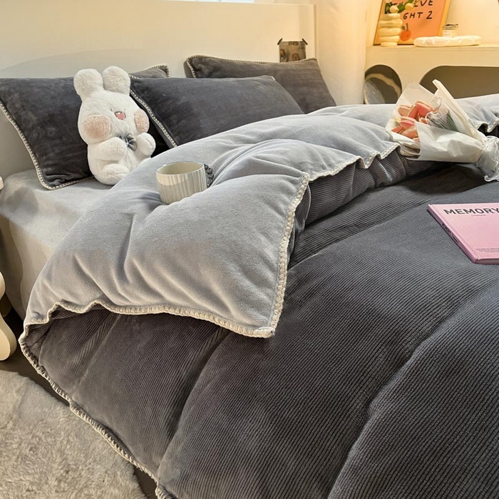 91家纺网 家纺一手货源 找家纺 ab家纺 2025新款贝壳边消光牛奶绒四件套 灰色