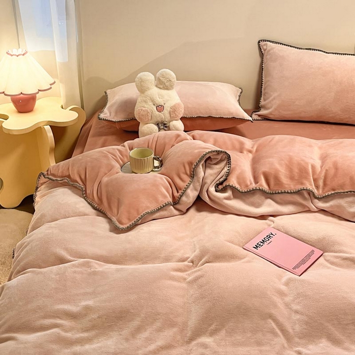 91家纺网 家纺一手货源 找家纺 ab家纺 2025新款贝壳边消光牛奶绒四件套 浅粉