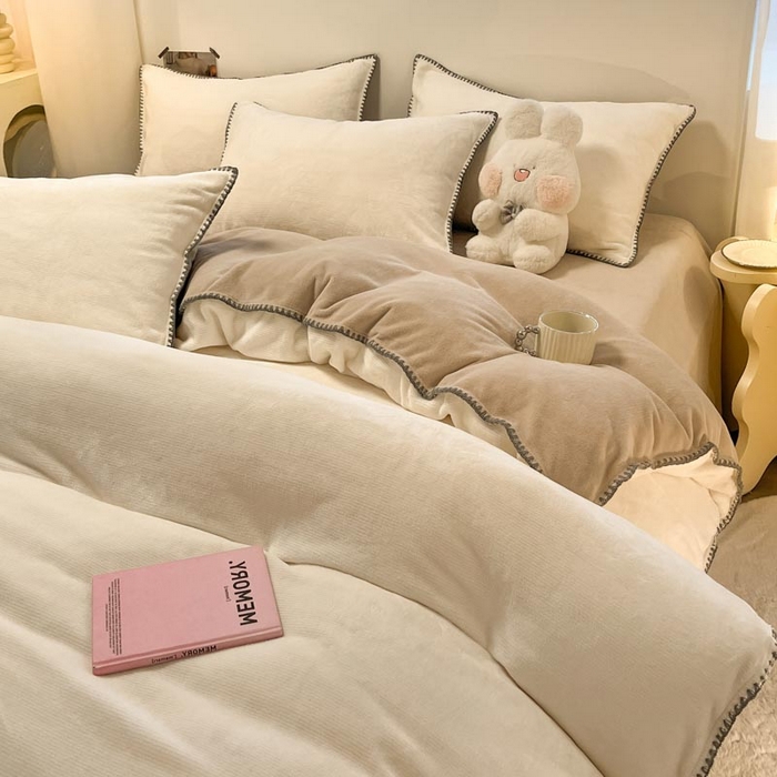 91家纺网 家纺一手货源 找家纺 ab家纺 2025新款贝壳边消光牛奶绒四件套 米白