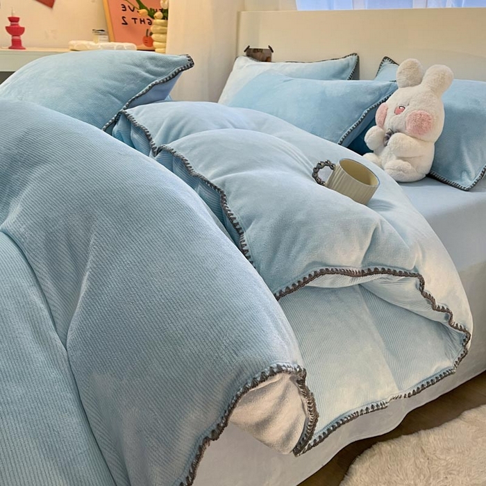 91家纺网 家纺一手货源 找家纺 ab家纺 2025新款贝壳边消光牛奶绒四件套 浅兰