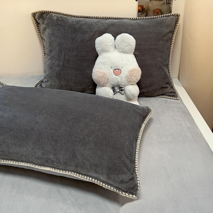 91家纺网 家纺一手货源 找家纺 ab家纺 2025新款贝壳边消光牛奶绒四件套 灰色