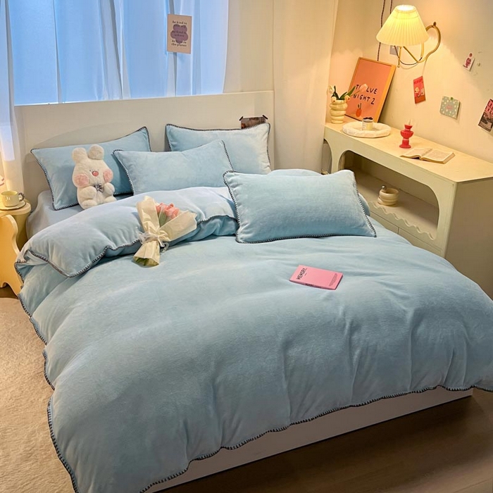 91家纺网 家纺一手货源 找家纺 ab家纺 2025新款贝壳边消光牛奶绒四件套 浅兰