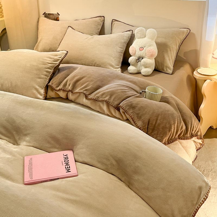 91家纺网 家纺一手货源 找家纺 ab家纺 2025新款贝壳边消光牛奶绒四件套 米灰