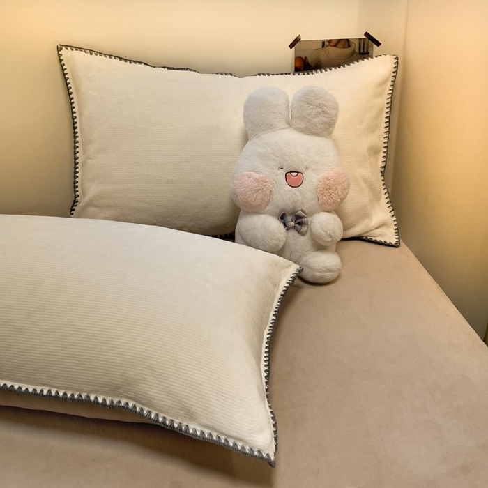 91家纺网 家纺一手货源 找家纺 ab家纺 2025新款贝壳边消光牛奶绒四件套 米白