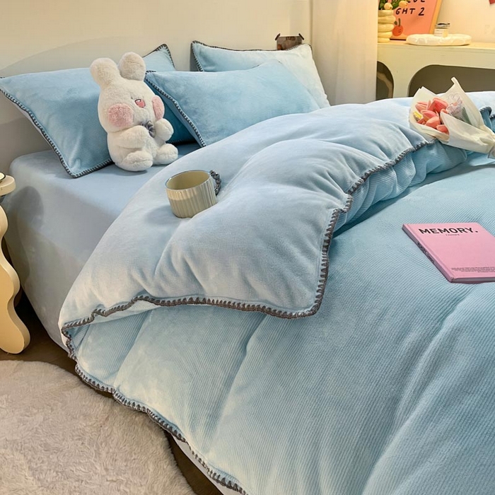 91家纺网 家纺一手货源 找家纺 ab家纺 2025新款贝壳边消光牛奶绒四件套 浅兰