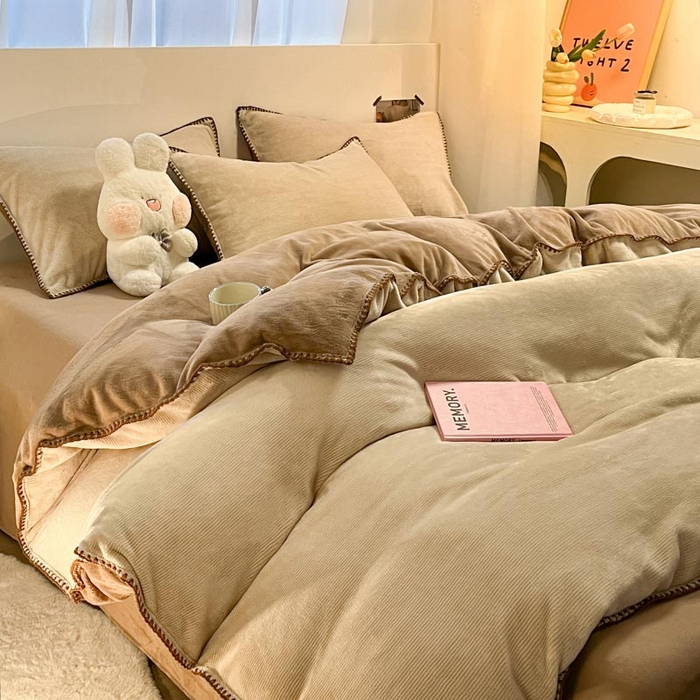 91家纺网 家纺一手货源 找家纺 ab家纺 2025新款贝壳边消光牛奶绒四件套 米灰