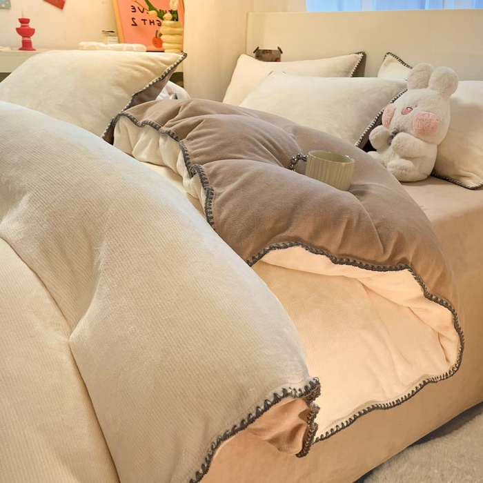 91家纺网 家纺一手货源 找家纺 ab家纺 2025新款贝壳边消光牛奶绒四件套 米白