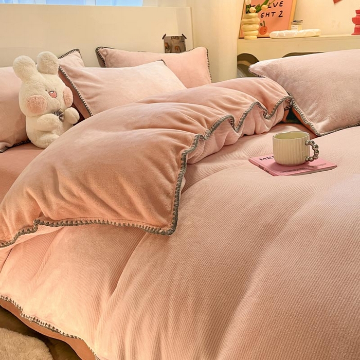 91家纺网 家纺一手货源 找家纺 ab家纺 2025新款贝壳边消光牛奶绒四件套 浅粉