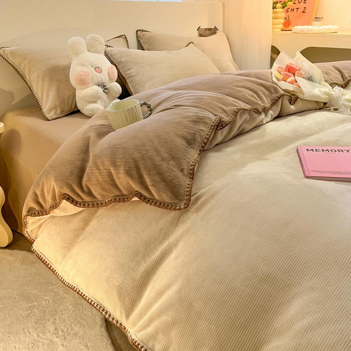 91家纺网 家纺一手货源 找家纺 ab家纺 2025新款贝壳边消光牛奶绒四件套 米灰