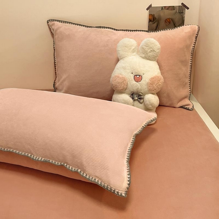 91家纺网 家纺一手货源 找家纺 ab家纺 2025新款贝壳边消光牛奶绒四件套 浅粉