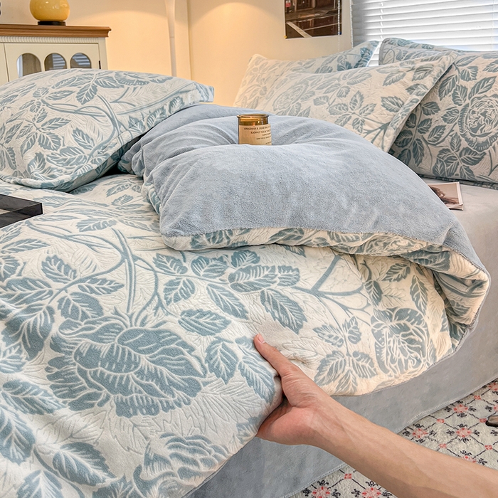 91家纺网 家纺一手货源 找家纺 倾慕家纺 2026新款舒适保暖立体浮雕绒系列单被套 爱意浓蓝