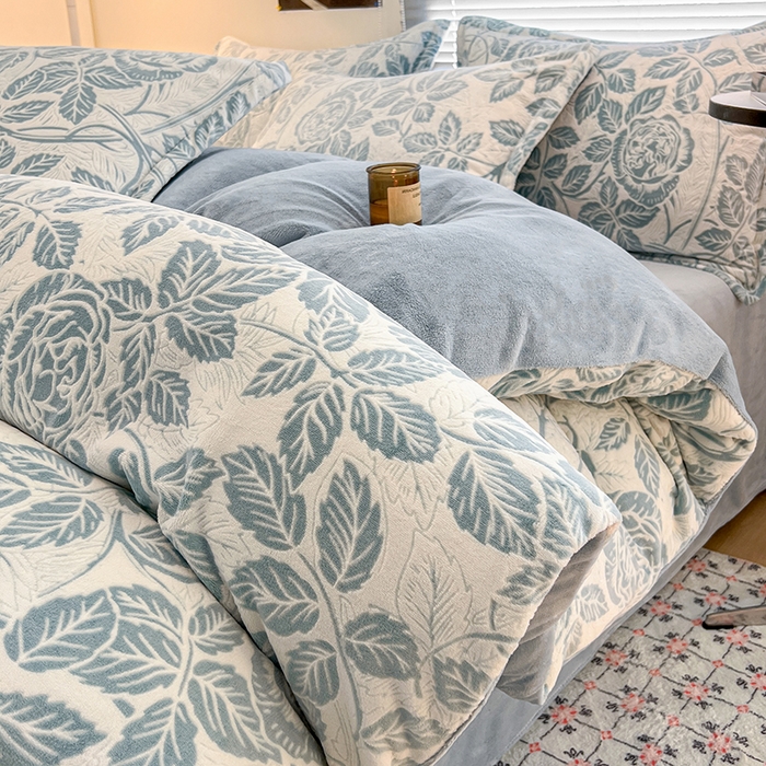 91家纺网 家纺一手货源 找家纺 倾慕家纺 2026新款舒适保暖立体浮雕绒系列单被套 爱意浓蓝