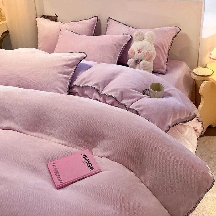 91家纺网 家纺一手货源 找家纺 ab家纺 2025新款贝壳边消光牛奶绒四件套 浅紫