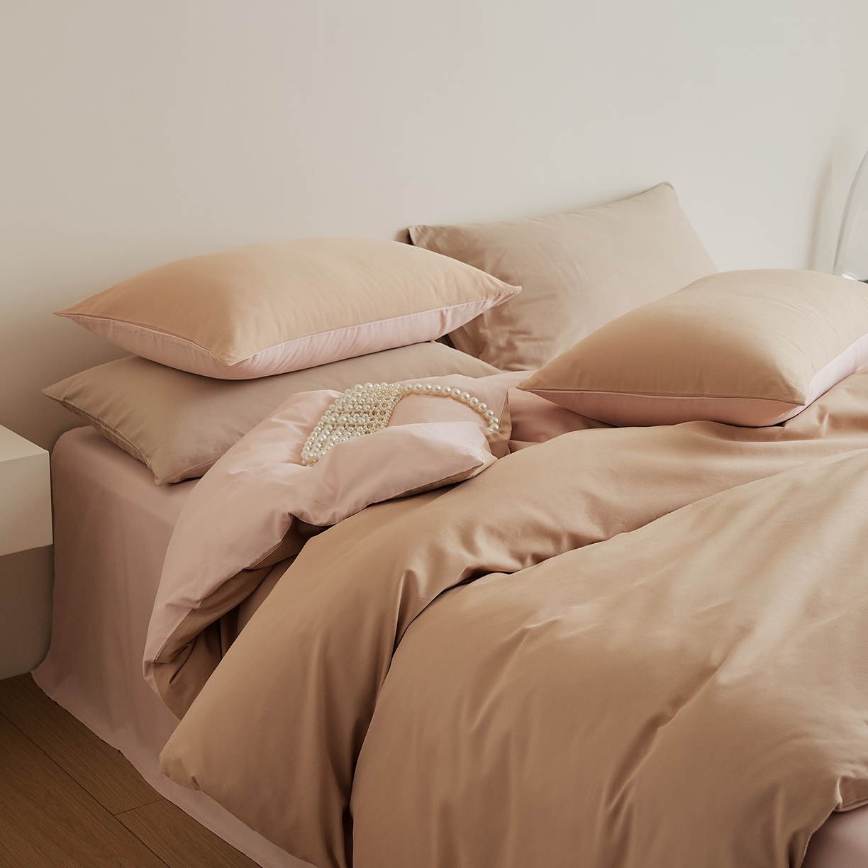 91家纺网 家纺一手货源 找家纺 禾时 2025新款A类全棉纯棉贡缎磨毛双拼色四件套 奶咖