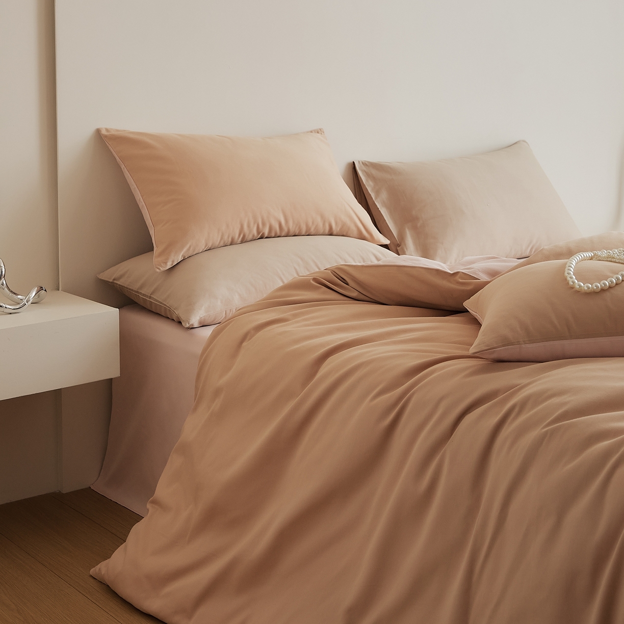 91家纺网 家纺一手货源 找家纺 禾时 2025新款A类全棉纯棉贡缎磨毛双拼色四件套 奶咖