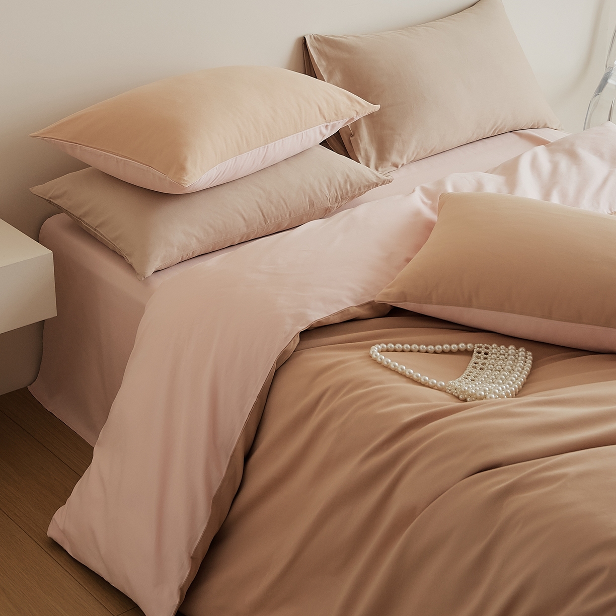 91家纺网 家纺一手货源 找家纺 禾时 2025新款A类全棉纯棉贡缎磨毛双拼色四件套 奶咖