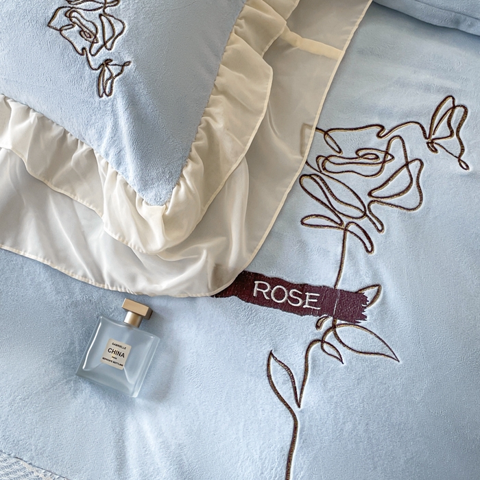 91家纺网 家纺一手货源 找家纺 ab家纺 2025新款高克重牛奶绒四件套-初恋 初恋梦幻蓝