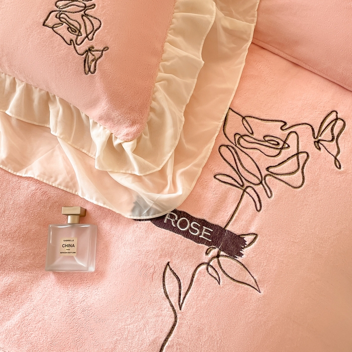 91家纺网 家纺一手货源 找家纺 ab家纺 2025新款高克重牛奶绒四件套-初恋 初恋梦幻粉