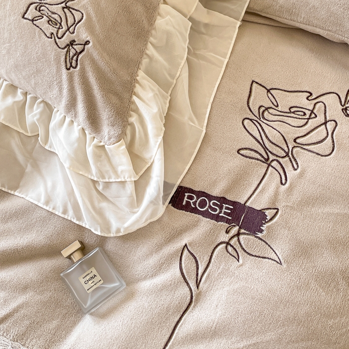 91家纺网 家纺一手货源 找家纺 ab家纺 2025新款高克重牛奶绒四件套-初恋 初恋柯蓝灰