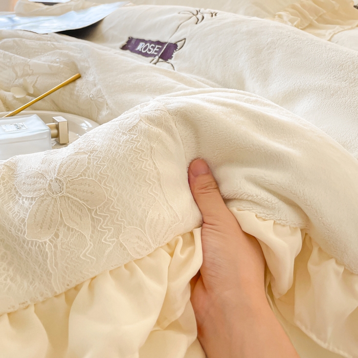 91家纺网 家纺一手货源 找家纺 ab家纺 2025新款高克重牛奶绒四件套-初恋 初恋米月白