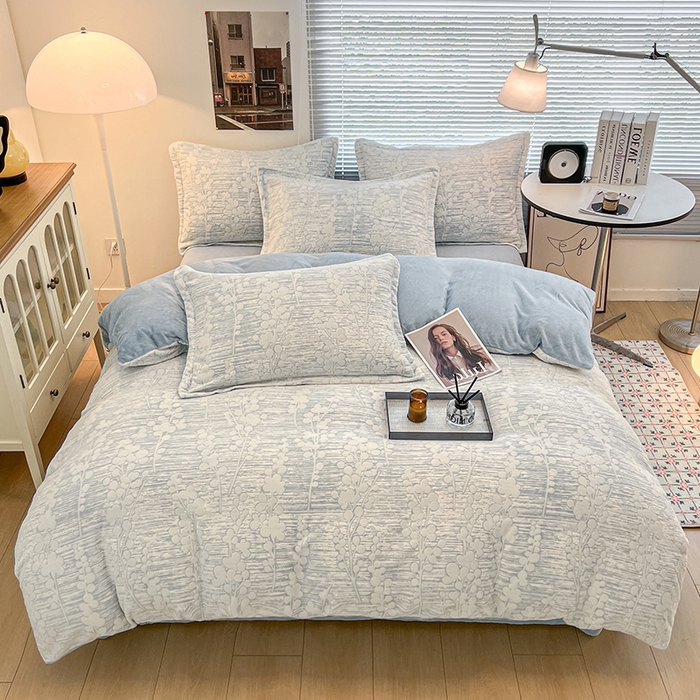 91家纺网 家纺一手货源 找家纺 倾慕家纺 2026新款舒适保暖立体浮雕绒系列单被套 豆蔻年华蓝