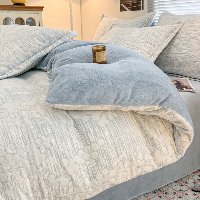 91家纺网 家纺一手货源 找家纺 倾慕家纺 2026新款舒适保暖立体浮雕绒系列单被套 豆蔻年华蓝