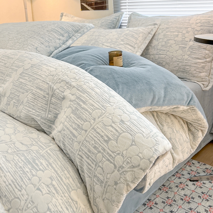 91家纺网 家纺一手货源 找家纺 倾慕家纺 2026新款舒适保暖立体浮雕绒系列单被套 豆蔻年华蓝