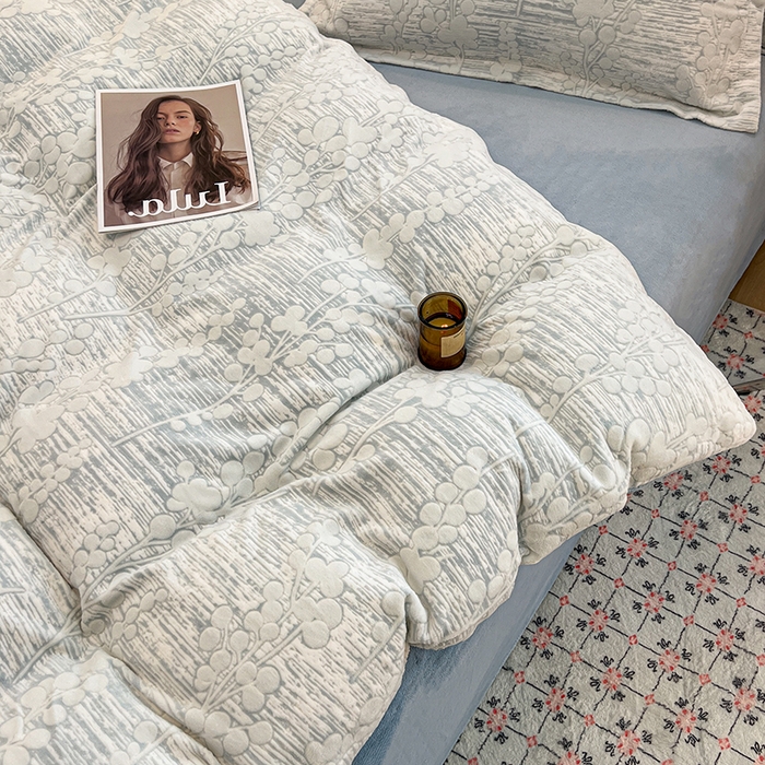 91家纺网 家纺一手货源 找家纺 倾慕家纺 2026新款舒适保暖立体浮雕绒系列单被套 豆蔻年华蓝