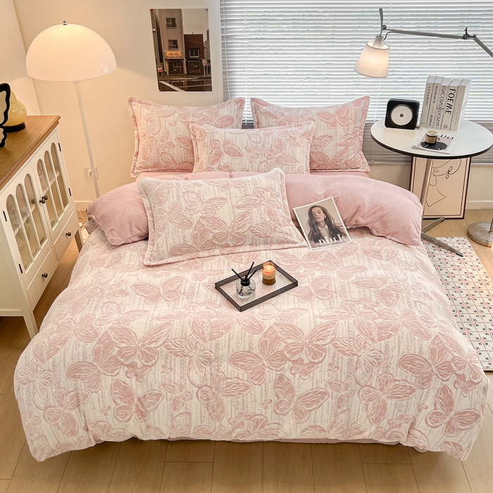 91家纺网 家纺一手货源 找家纺 倾慕家纺 2026新款舒适保暖立体浮雕绒系列单被套 蝴蝶流苏粉