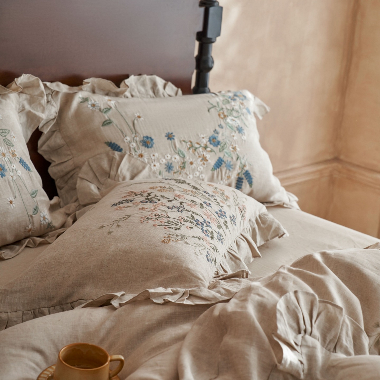 91家纺网 家纺一手货源 找家纺 安莱生活 2025新款百分百纯亚麻重工艺刺绣四件套 春华-雨露