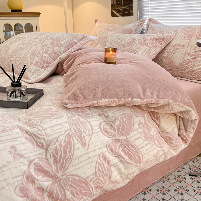 91家纺网 家纺一手货源 找家纺 倾慕家纺 2026新款舒适保暖立体浮雕绒系列单被套 蝴蝶流苏粉