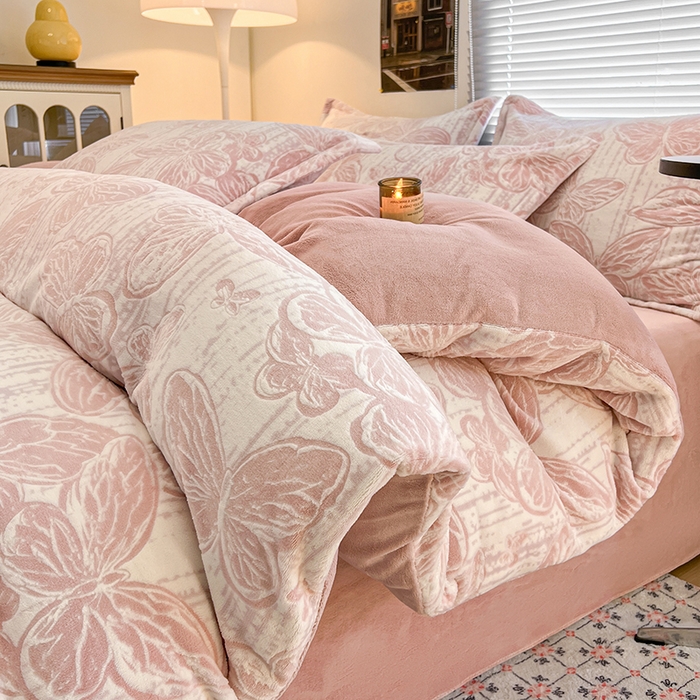 91家纺网 家纺一手货源 找家纺 倾慕家纺 2026新款舒适保暖立体浮雕绒系列单被套 蝴蝶流苏粉