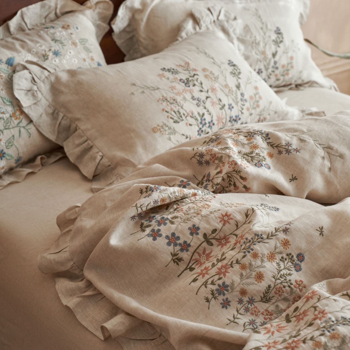 91家纺网 家纺一手货源 找家纺 安莱生活 2025新款百分百纯亚麻重工艺刺绣四件套 春华-雨露