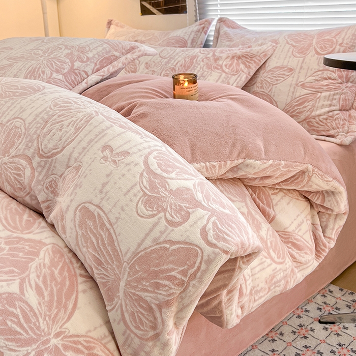 91家纺网 家纺一手货源 找家纺 倾慕家纺 2026新款舒适保暖立体浮雕绒系列单被套 蝴蝶流苏粉