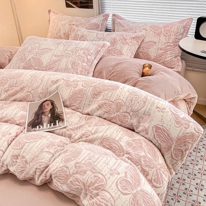 91家纺网 家纺一手货源 找家纺 倾慕家纺 2026新款舒适保暖立体浮雕绒系列单被套 蝴蝶流苏粉