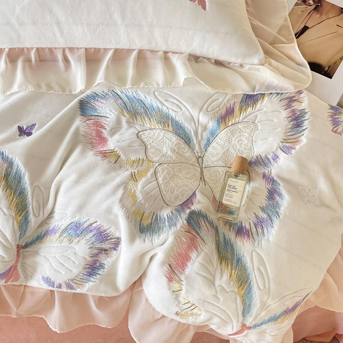 91家纺网 家纺一手货源 找家纺 ab家纺 2025新款厚实保暖牛奶绒四件套-碟鸢 碟鸢-白粉