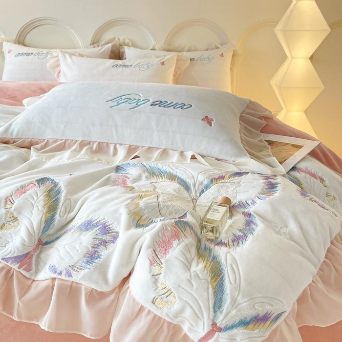 91家纺网 家纺一手货源 找家纺 ab家纺 2025新款厚实保暖牛奶绒四件套-碟鸢 碟鸢-白粉