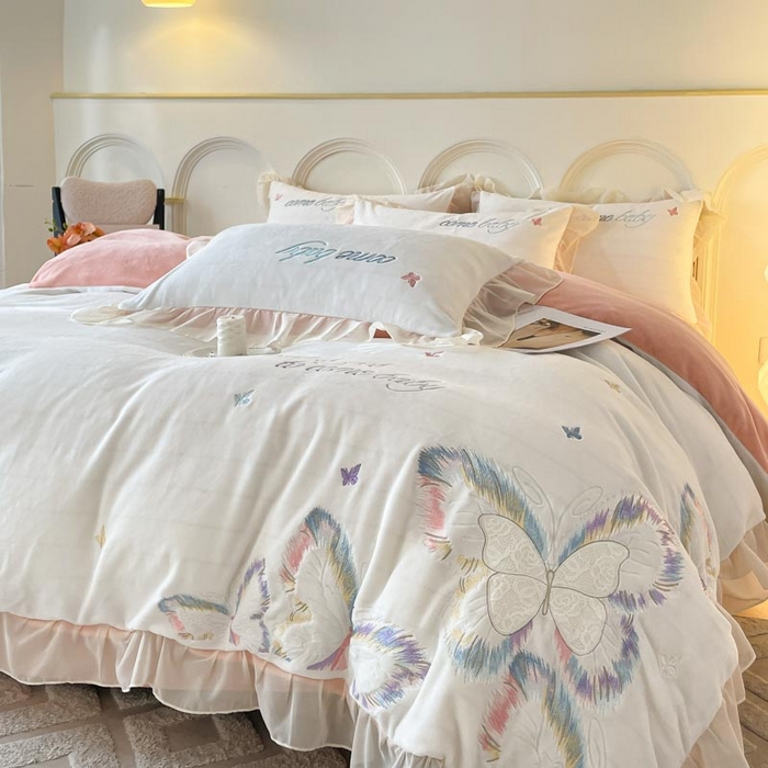 91家纺网 家纺一手货源 找家纺 ab家纺 2025新款厚实保暖牛奶绒四件套-碟鸢 碟鸢-白粉