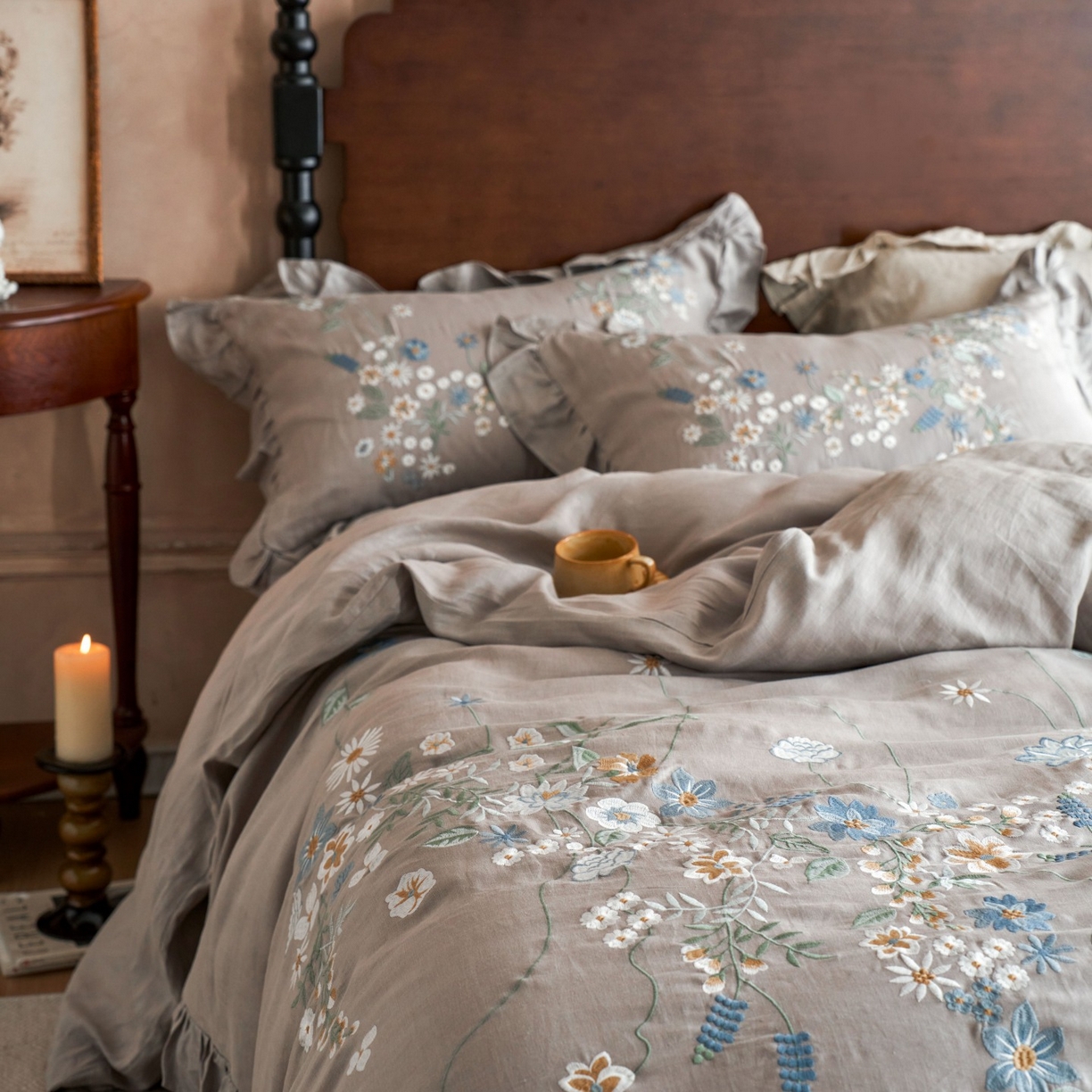 91家纺网 家纺一手货源 找家纺 安莱生活 2025新款百分百纯亚麻重工艺刺绣四件套 花非花-霓灰