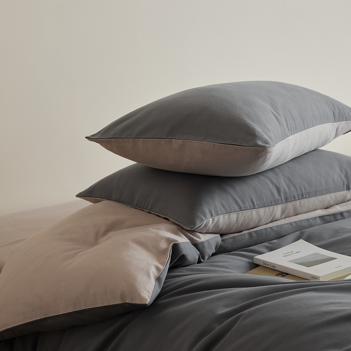 91家纺网 家纺一手货源 找家纺 禾时 2025新款A类全棉纯棉贡缎磨毛双拼色四件套 钛苏